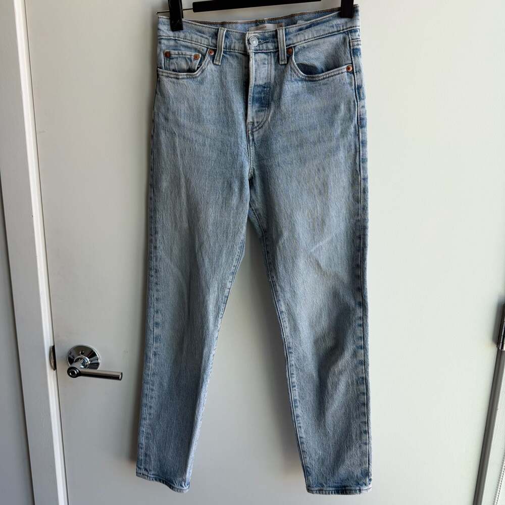 Levi's Wedgie Straight High Rise Button Fly Jeans Light Wash Size 26